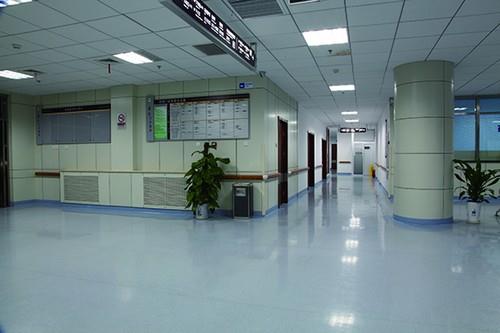 同質透心與復合塑膠地板區別？